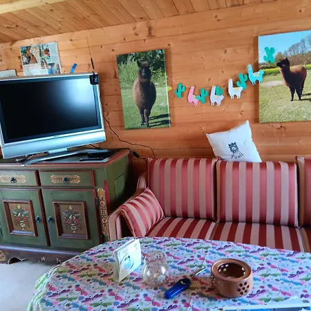 Sonnenscheinhof Alpakas, Alpaka Huette Feriehus